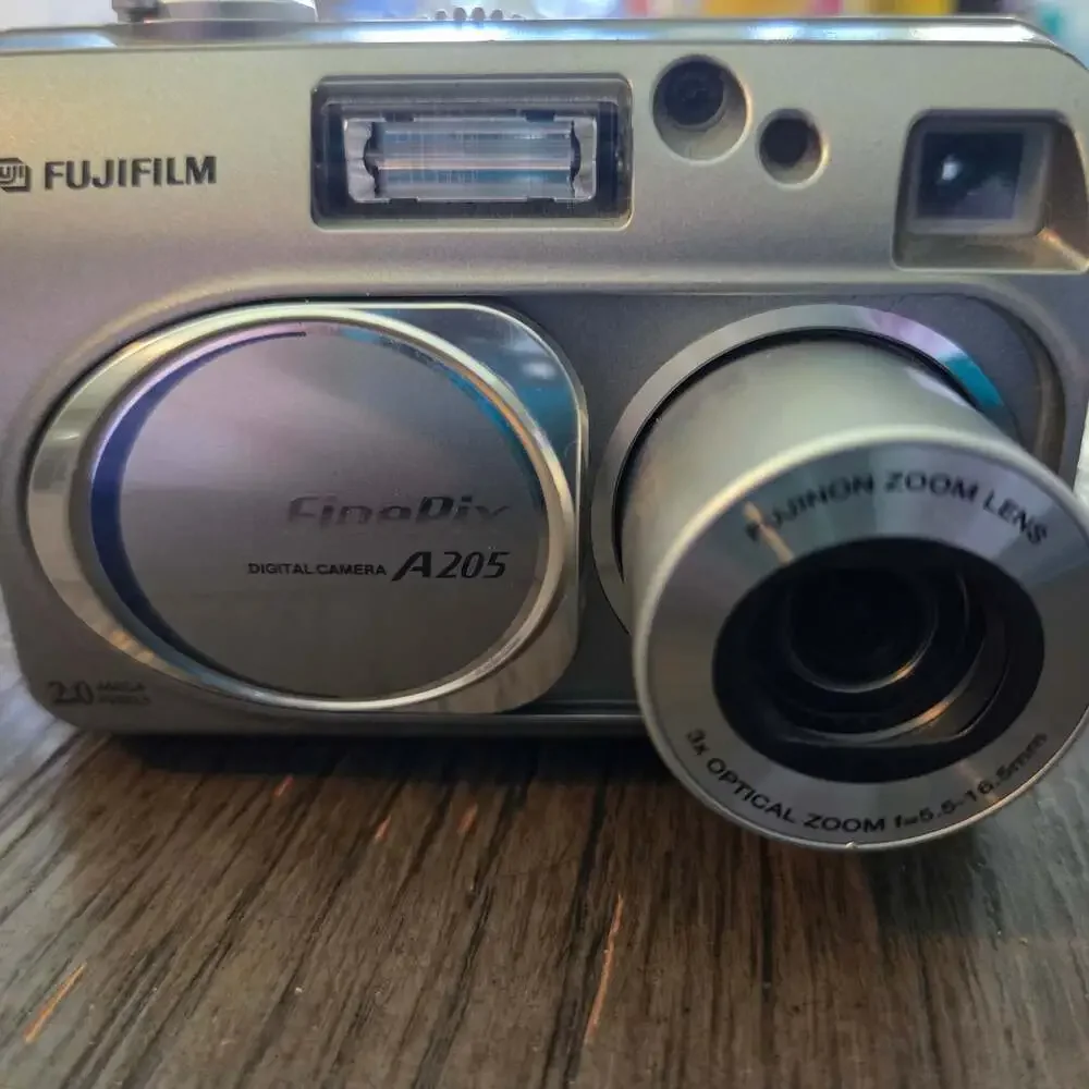 Fujifilm FinePix A205 2.0MP Digital Camera - Silver